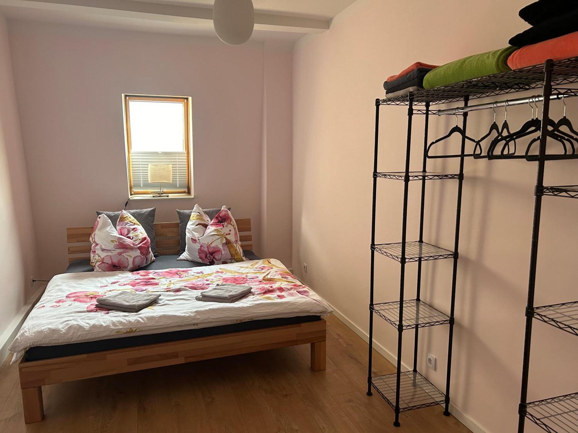Schoene Neue 4 Zimmer Wohnung Mit Sued-Balkon Bis 8 Personen Νάουμπουργκ Εξωτερικό φωτογραφία