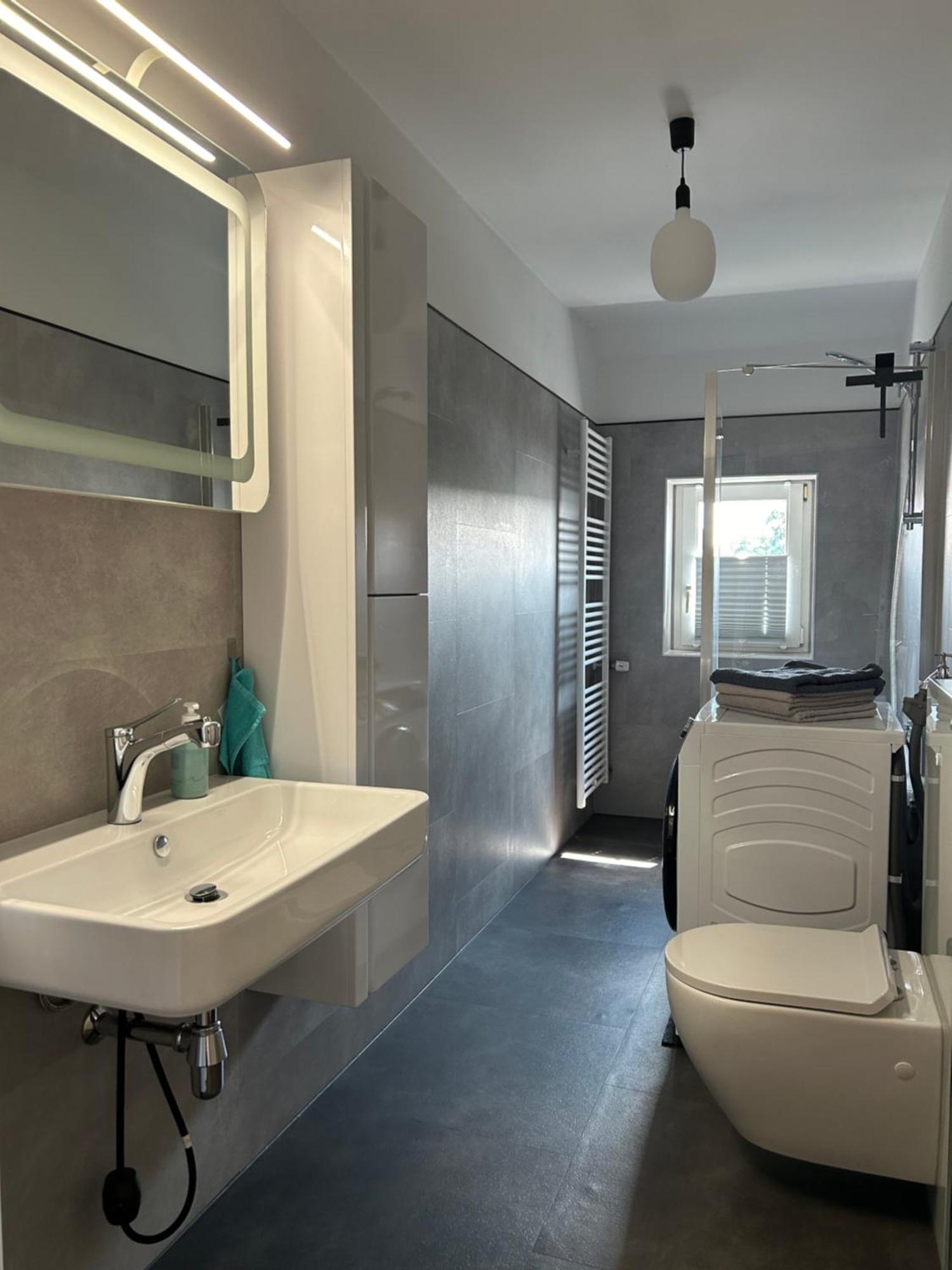 Schoene Neue 4 Zimmer Wohnung Mit Sued-Balkon Bis 8 Personen Νάουμπουργκ Εξωτερικό φωτογραφία
