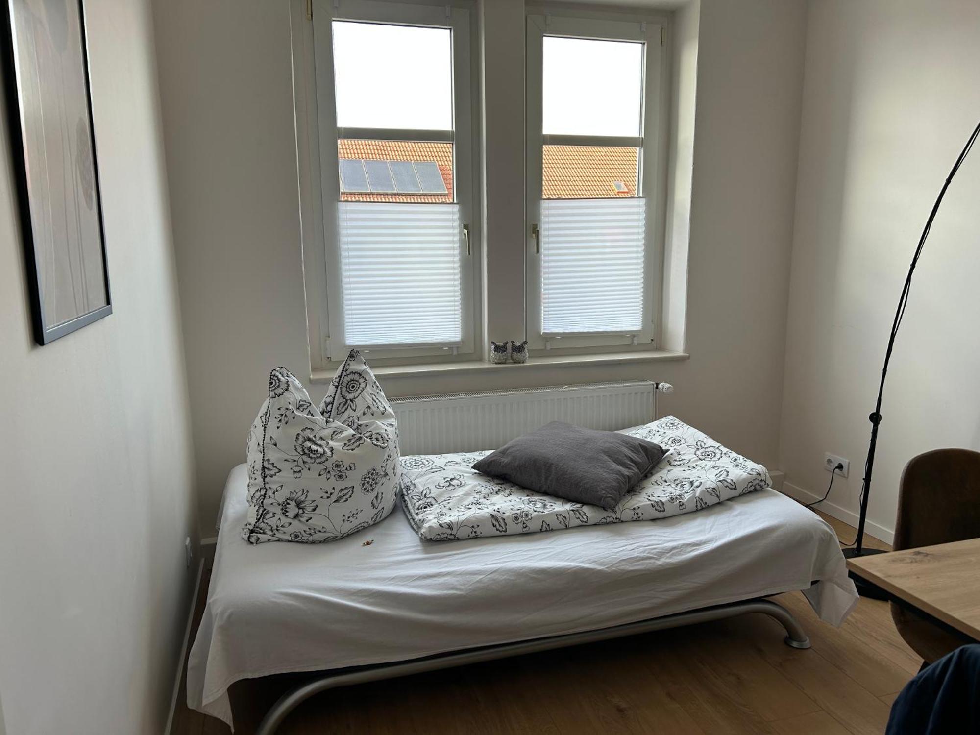 Schoene Neue 4 Zimmer Wohnung Mit Sued-Balkon Bis 8 Personen Νάουμπουργκ Εξωτερικό φωτογραφία